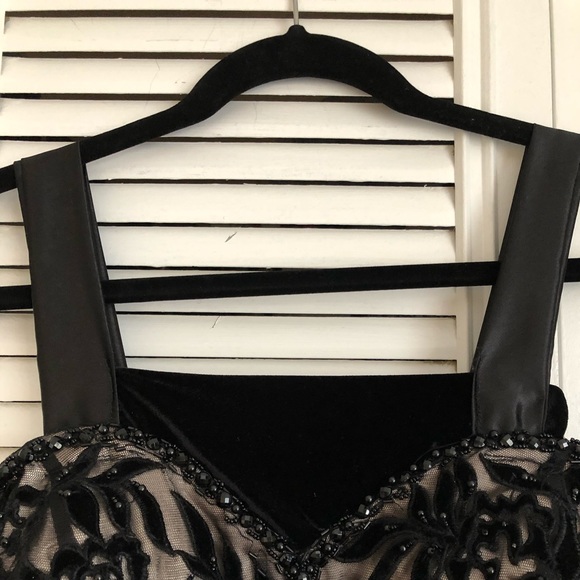 Black prom dress - Picture 3 of 10